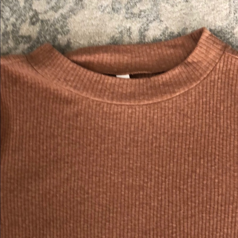 Tops - Picture 2 of 4